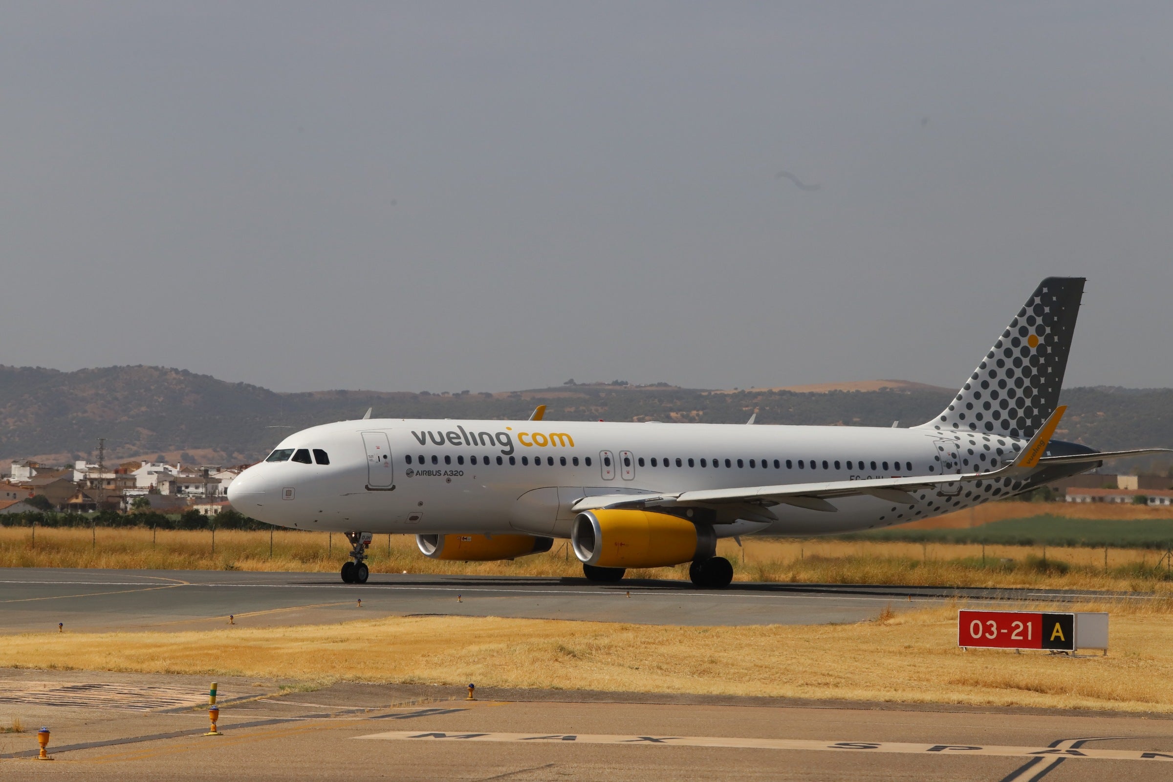 Así ha sido la llegada al aeropuerto de Córdoba del primer vuelo de Vueling