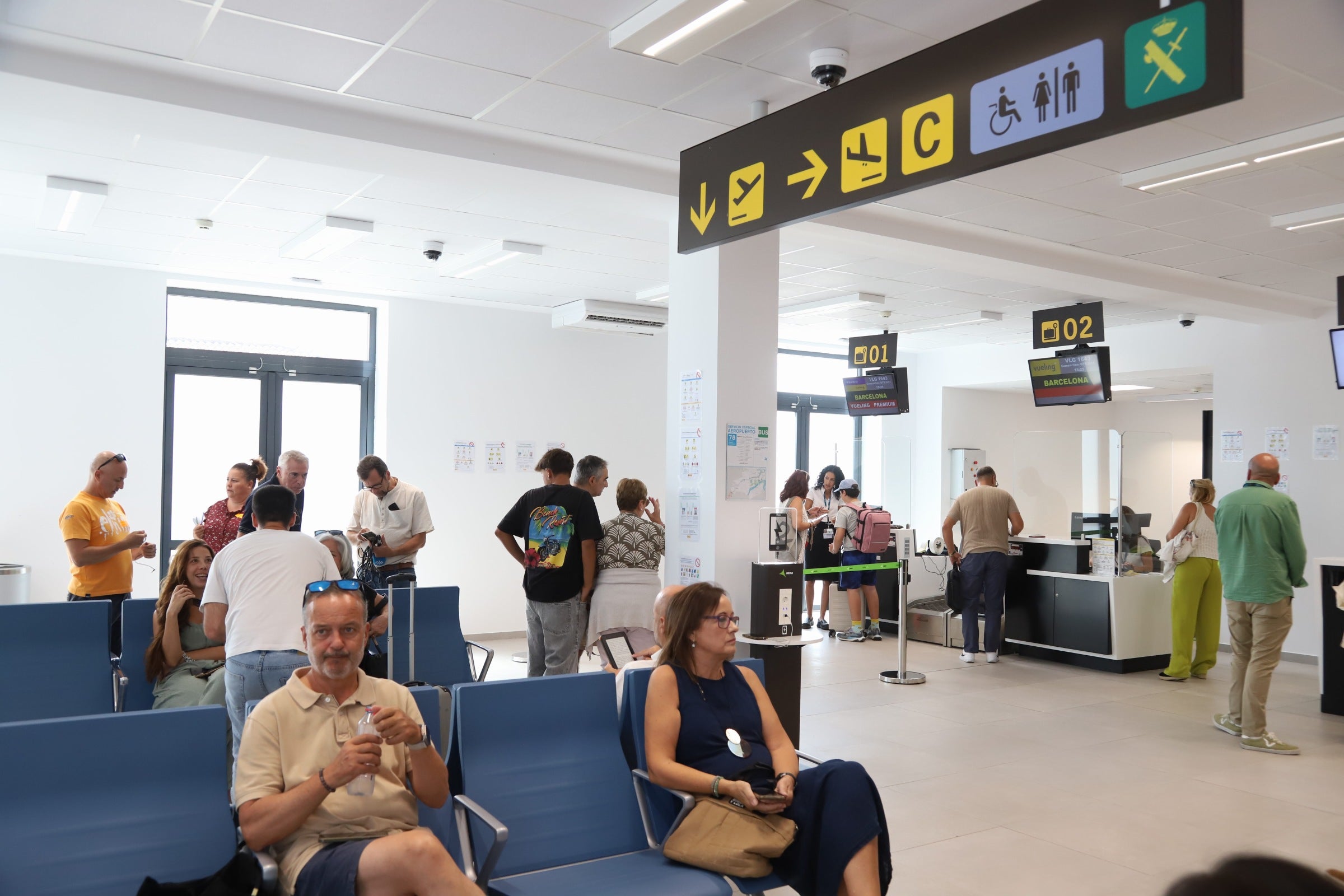 Así ha sido la llegada al aeropuerto de Córdoba del primer vuelo de Vueling
