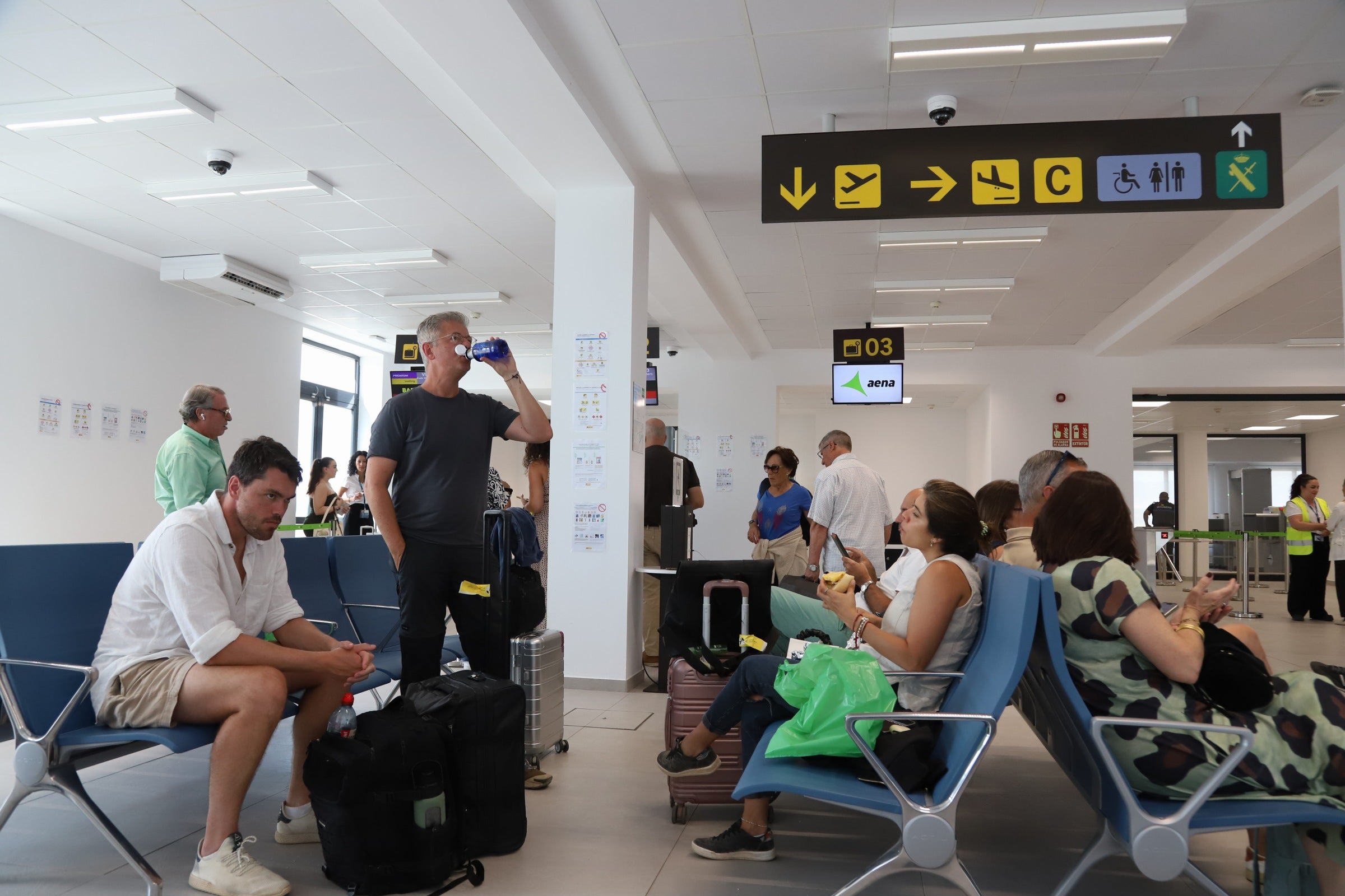 Así ha sido la llegada al aeropuerto de Córdoba del primer vuelo de Vueling