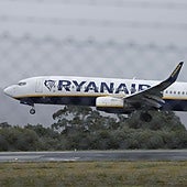 Ryanair despedirá a un centenar de empleados de asistencia en tierra en Santiago