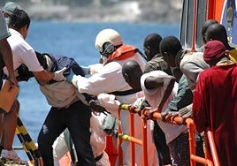 El Gobierno manda a Extremadura al primer menor derivado con la contingencia migratoria desde Canarias