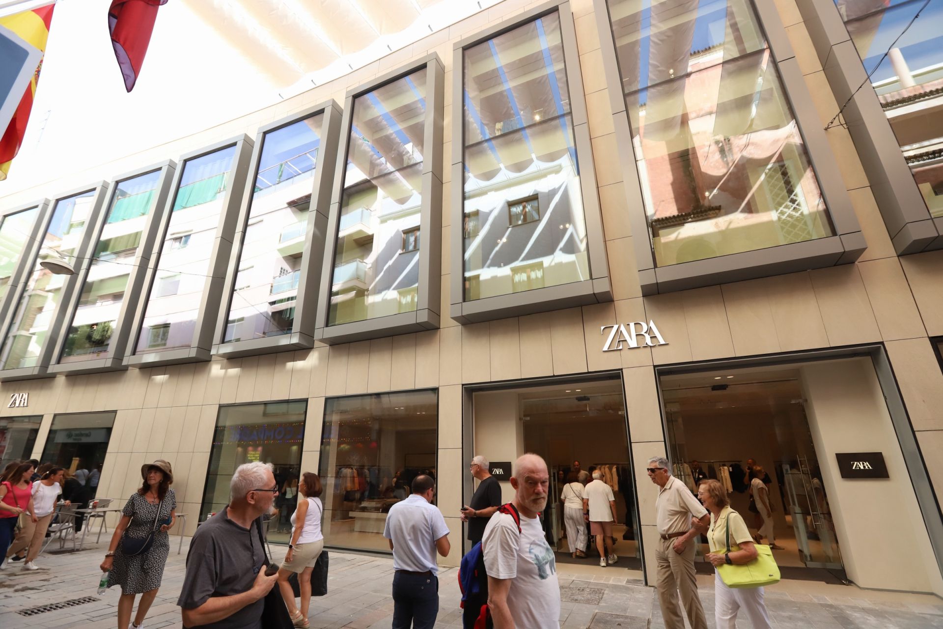 En imágenes, la inauguración de la megatienda de Zara en Córdoba