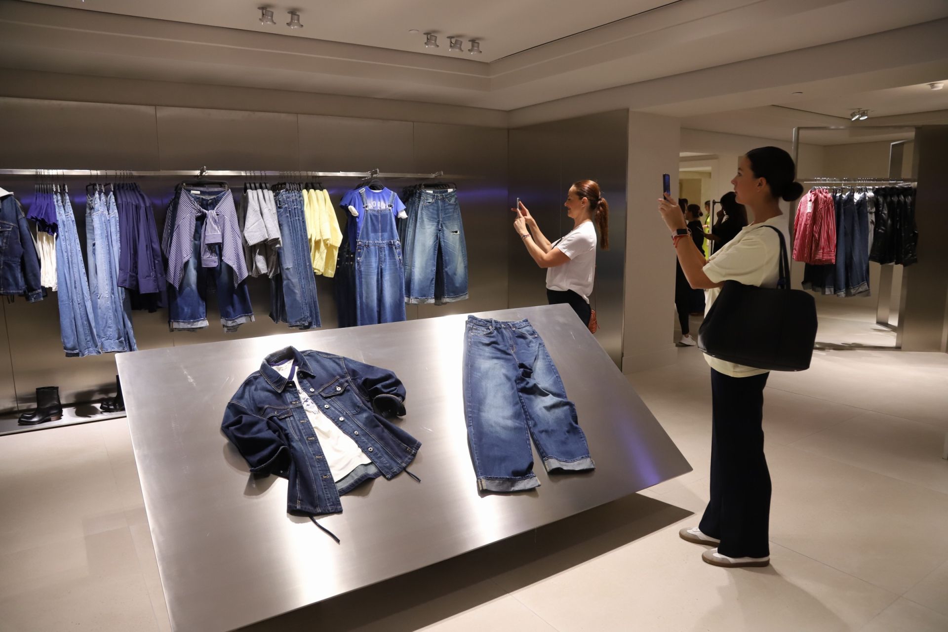 En imágenes, la inauguración de la megatienda de Zara en Córdoba