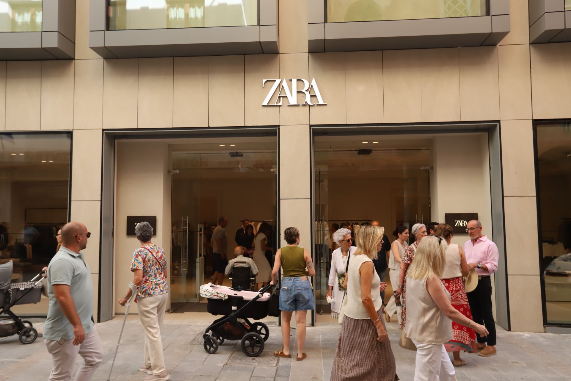 En imágenes, la inauguración de la megatienda de Zara en Córdoba