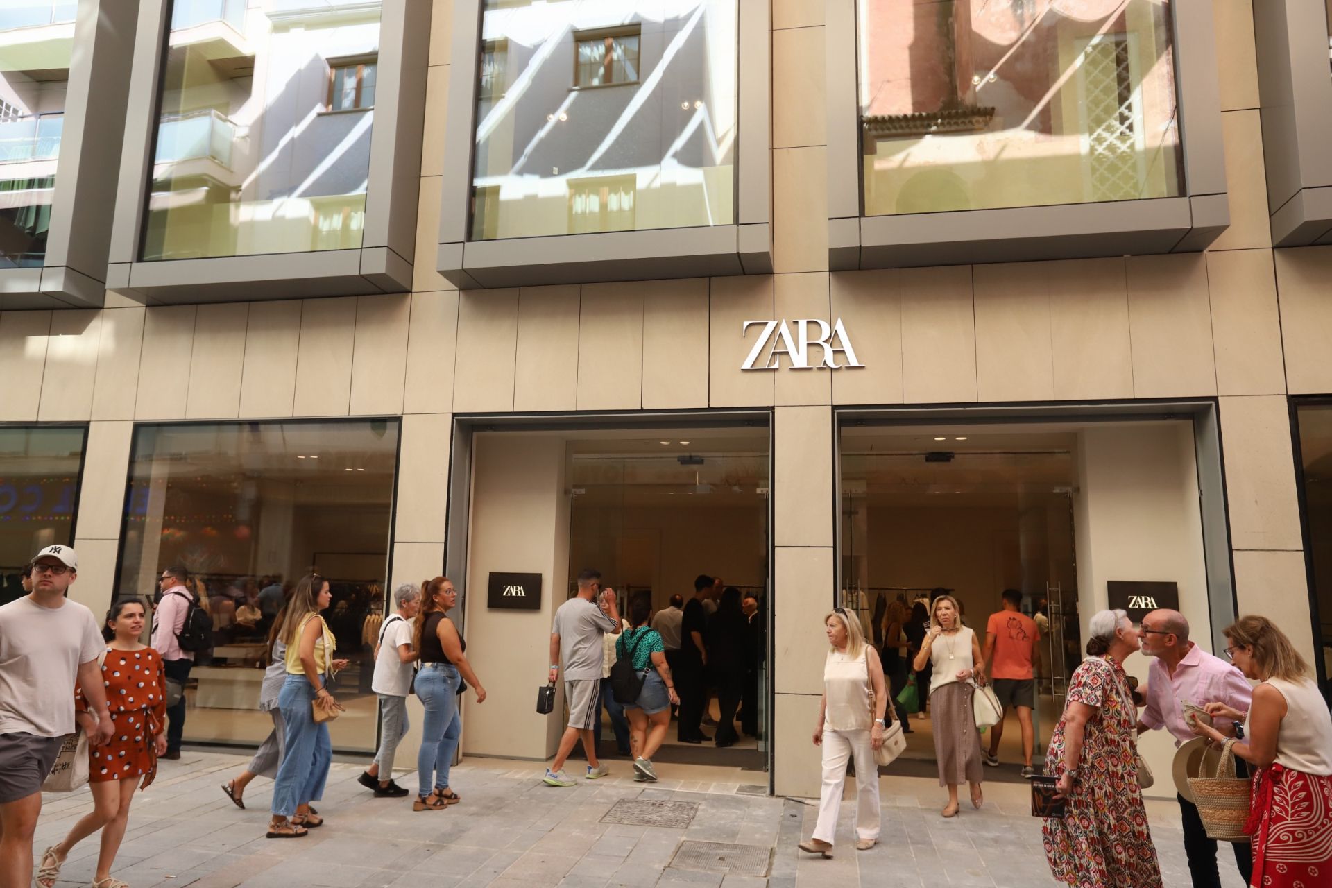 En imágenes, la inauguración de la megatienda de Zara en Córdoba
