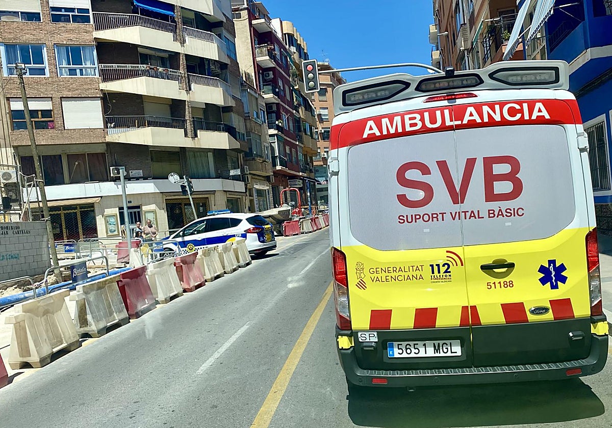 Una ambulancia del SVB en Alicante