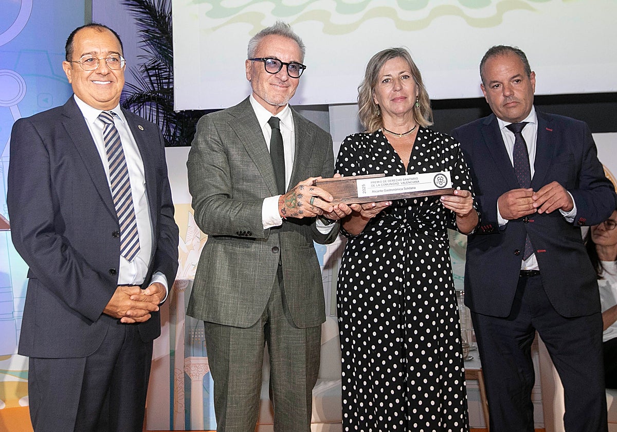 Entrega del Premio de Derecho Sanitario de la asociación ADSV durante su congreso en Alicante
