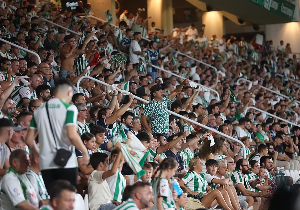 Ambiente en una de las gradas de El Arcángel durante el partido frente al Castellón