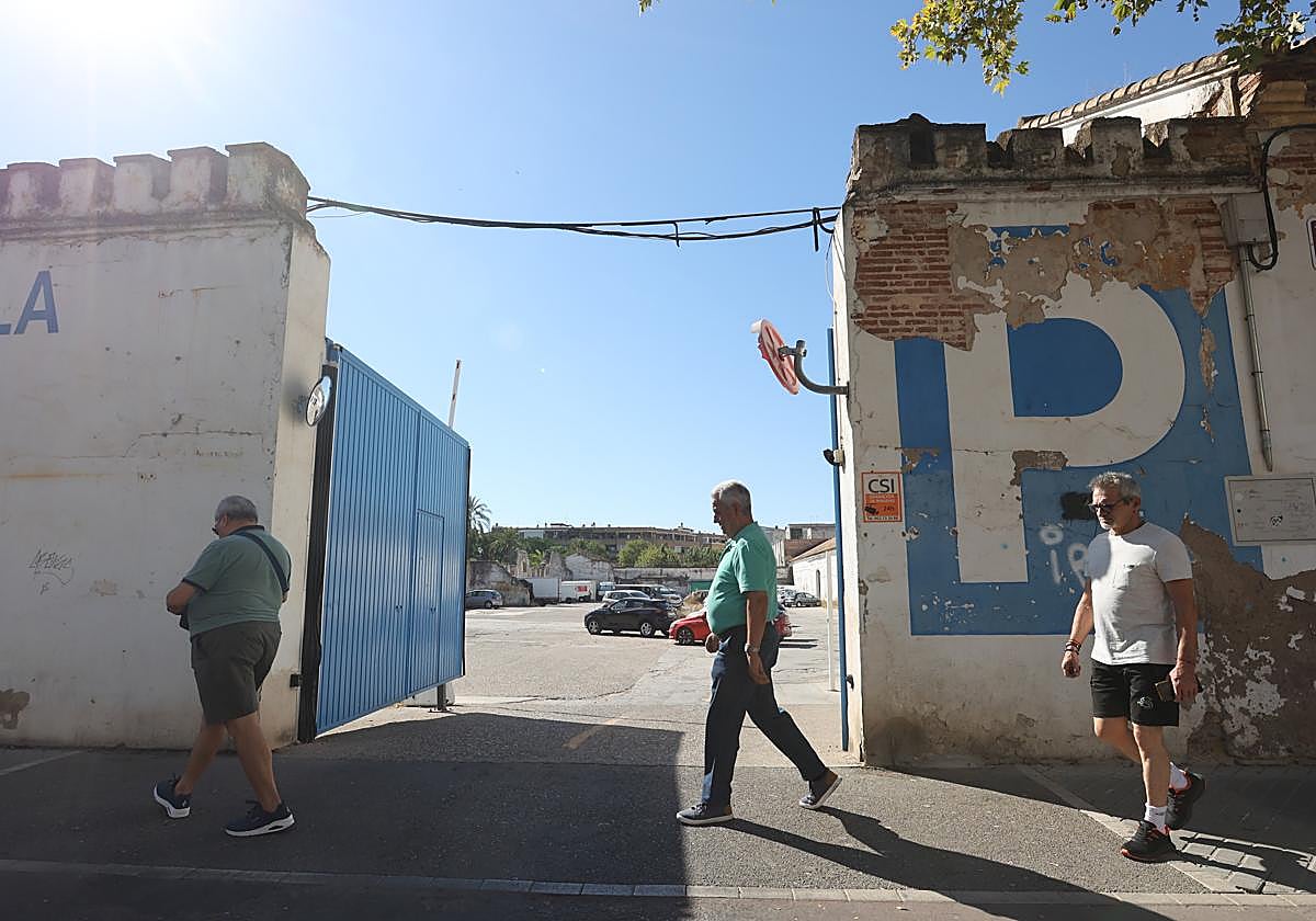 El aparcamiento de la calle Sagunto será donde se levante el nuevo parking en altura