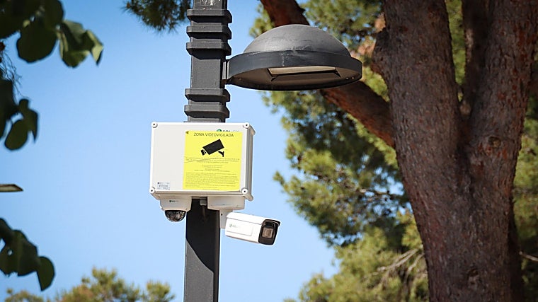 Una de las cámaras instalacas en las calles de Torrent (Valencia)