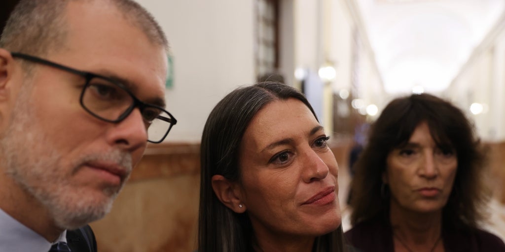 Junts cuela en la ley de 'lobbies' el control de los funcionarios e interventores