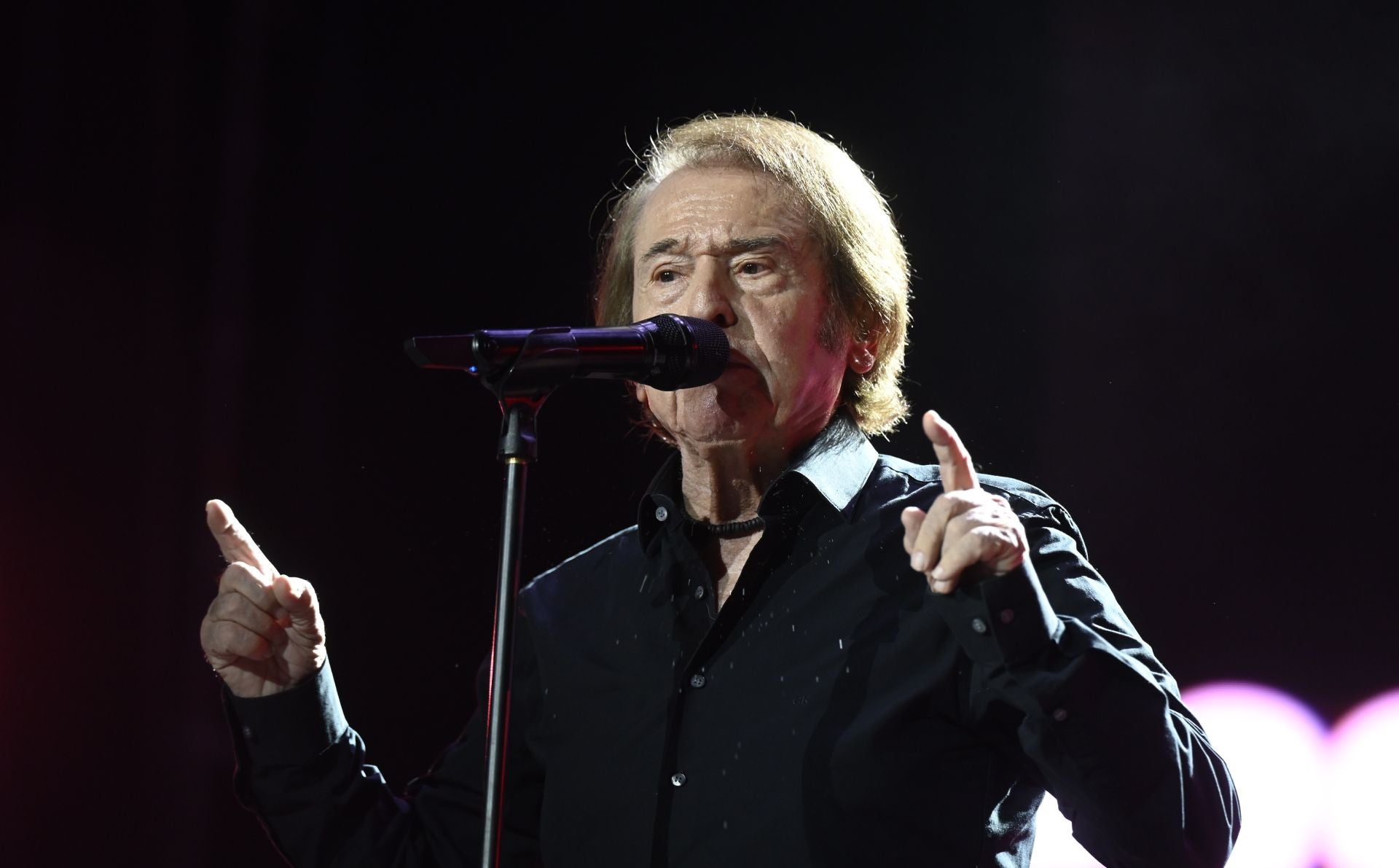 El espectacular concierto de Raphael en Córdoba, en imágenes