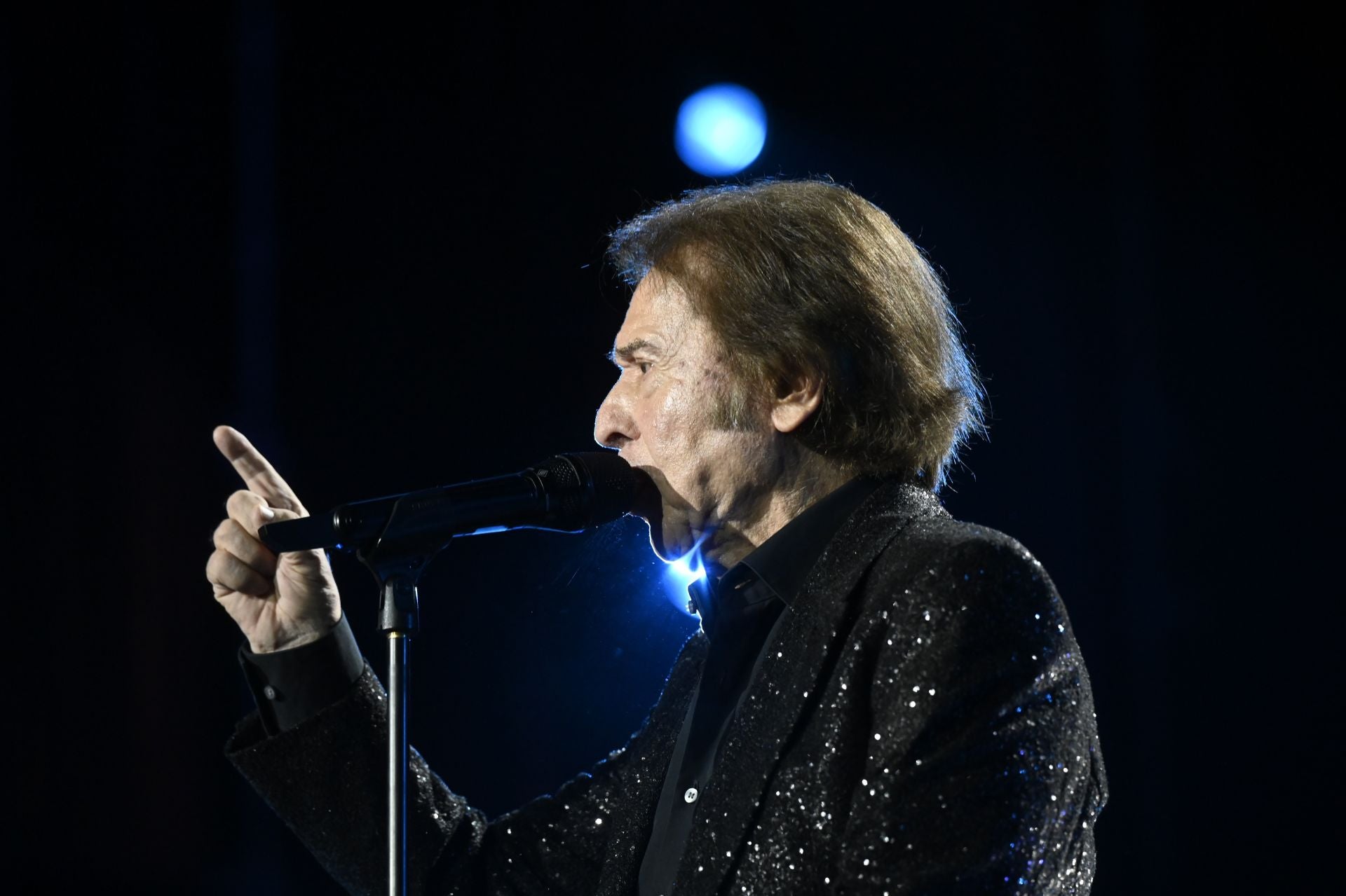 El espectacular concierto de Raphael en Córdoba, en imágenes