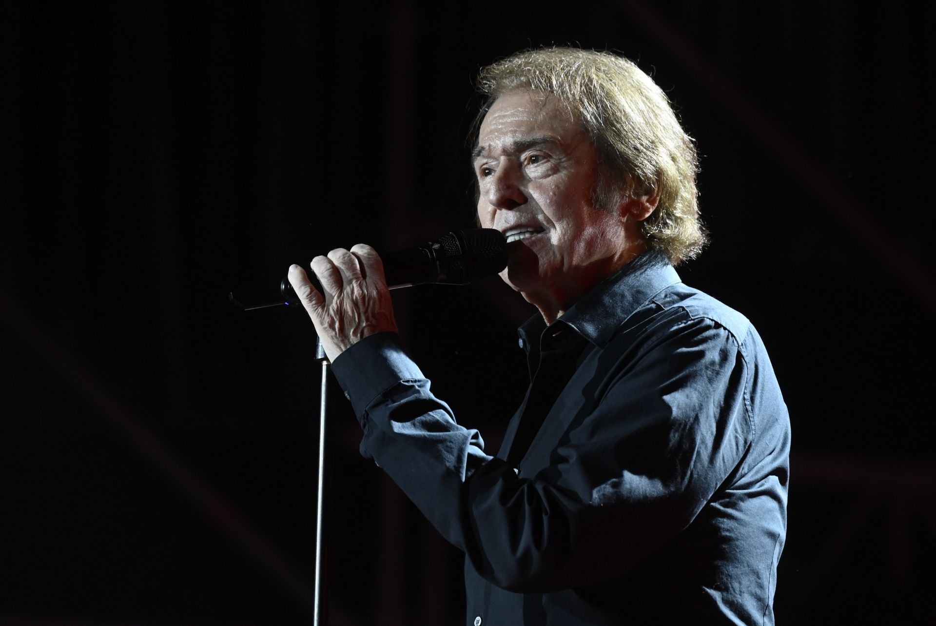 El espectacular concierto de Raphael en Córdoba, en imágenes