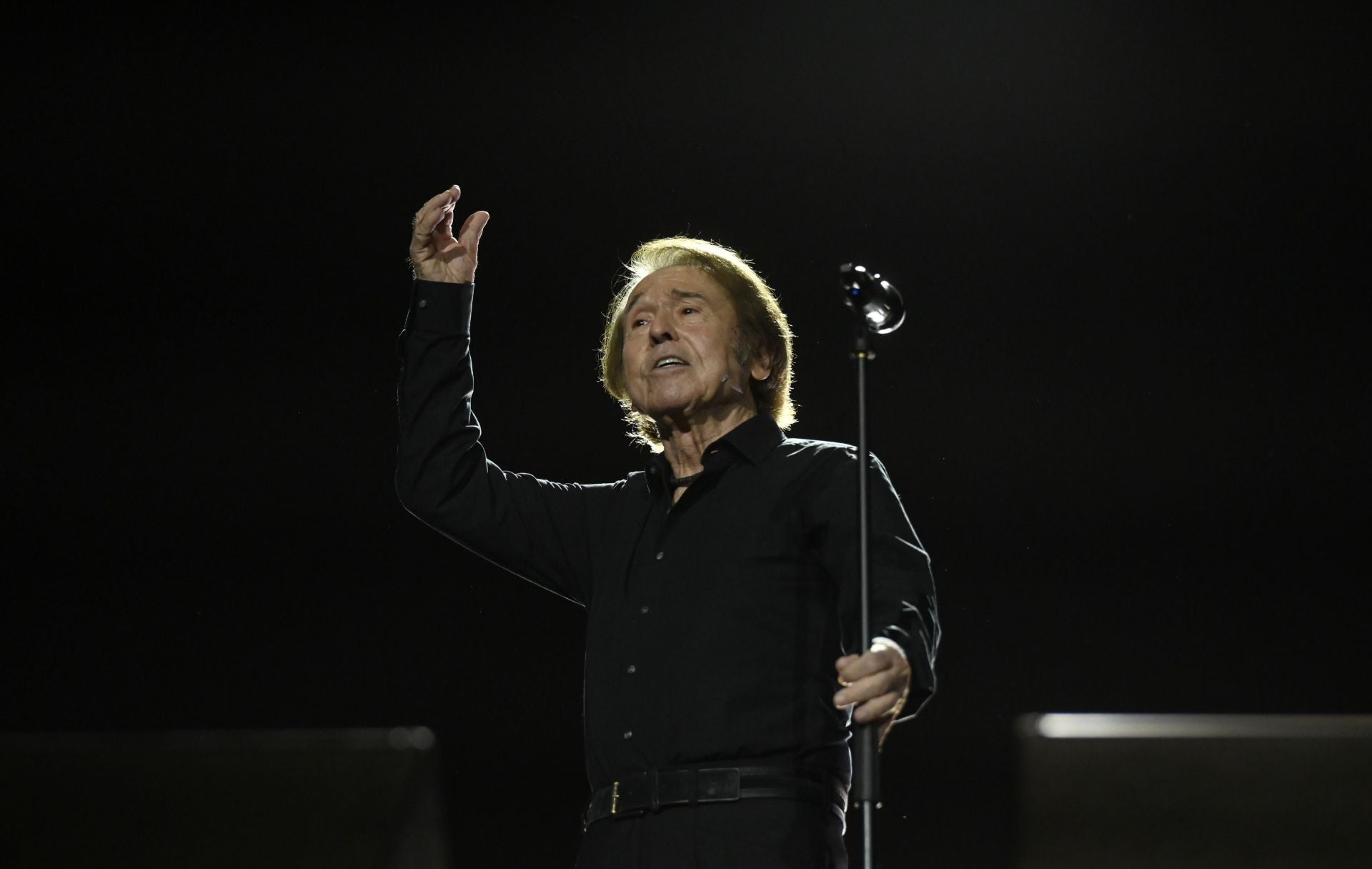 El espectacular concierto de Raphael en Córdoba, en imágenes