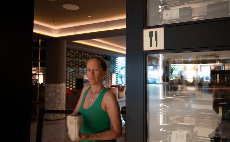 Imagen principal - Cartas adaptadas, apoyos visuales, personal formado como en el hotel Grand Hyatt de Barcelona: todo es necesario para acreditarte como local 'autism friendly'