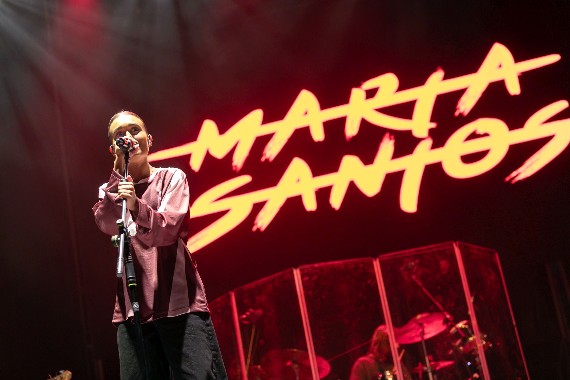 Marta Santos y su extraordinaria voz conquistan a miles de personas en la plaza de toros de Toledo