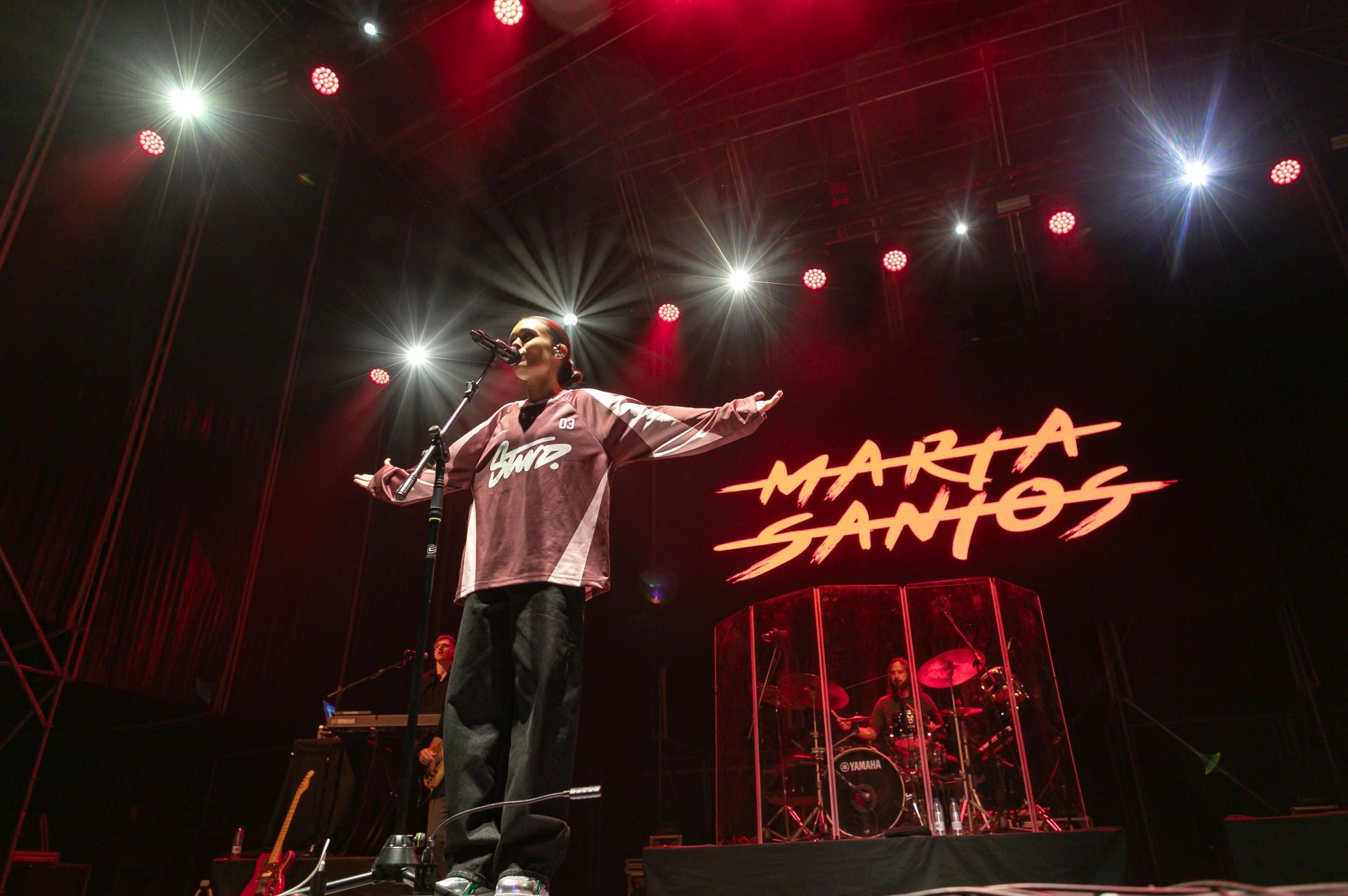 Marta Santos y su extraordinaria voz conquistan a miles de personas en la plaza de toros de Toledo