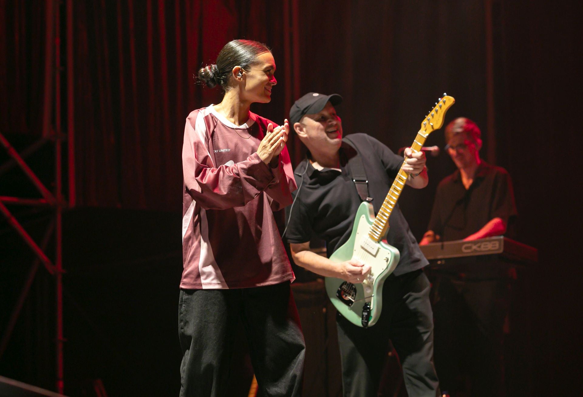 Marta Santos y su extraordinaria voz conquistan a miles de personas en la plaza de toros de Toledo