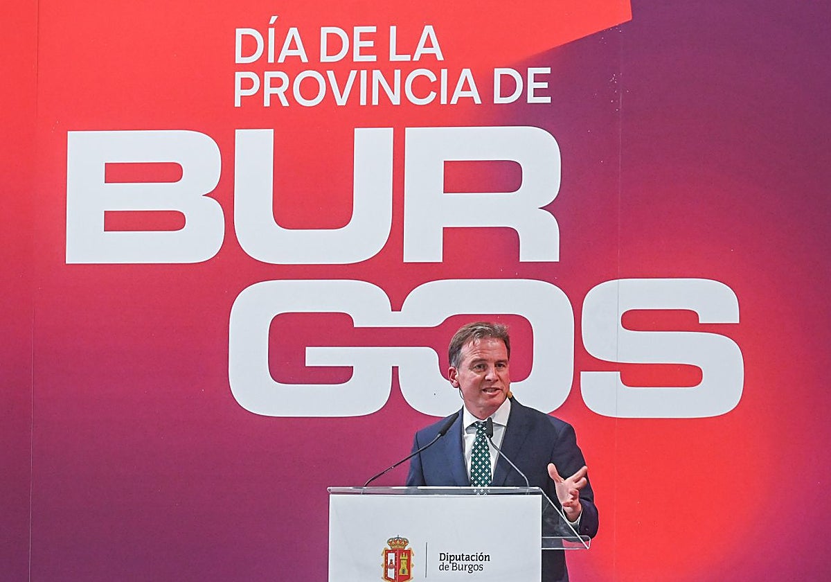 El presidente de la Diputación de Burgos, Borja Suárez, durante la celebración del Día de la Provincia en Villadiego (Burgos)