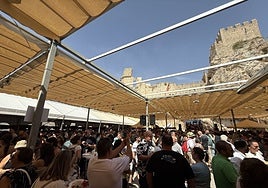 La multitudinaria afluencia de público a la Feria del Queso de Zuheros, en imágenes