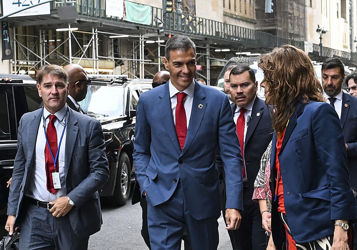 Pedro Sánchez, este lunes a su llegada a un encuentro con inversores en Nueva York