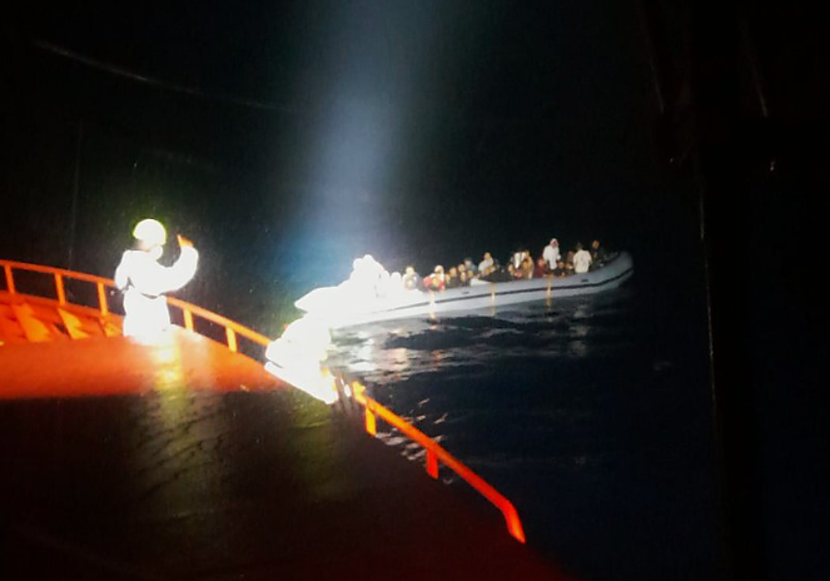 Rescatados más de 100 inmigrantes en dos embarcaciones en aguas cercanas a Lanzarote