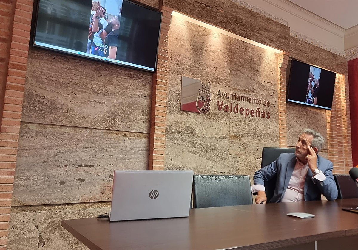 El alcalde, Jesús Martín, este lunes en rueda de prensa