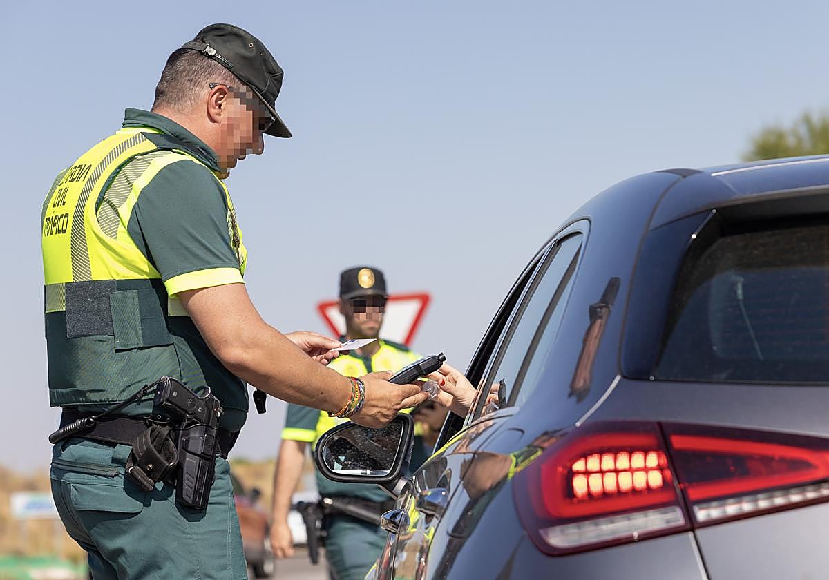 Imagen de archivo de un control de la Guardia Civil