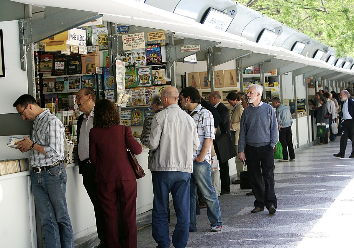 Feria del Libro Viejo y Antiguo, en el paseo de Recoletos