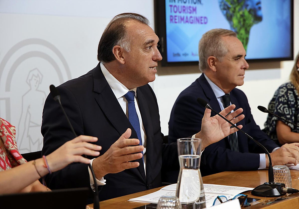 El consejero Arturo Bernal