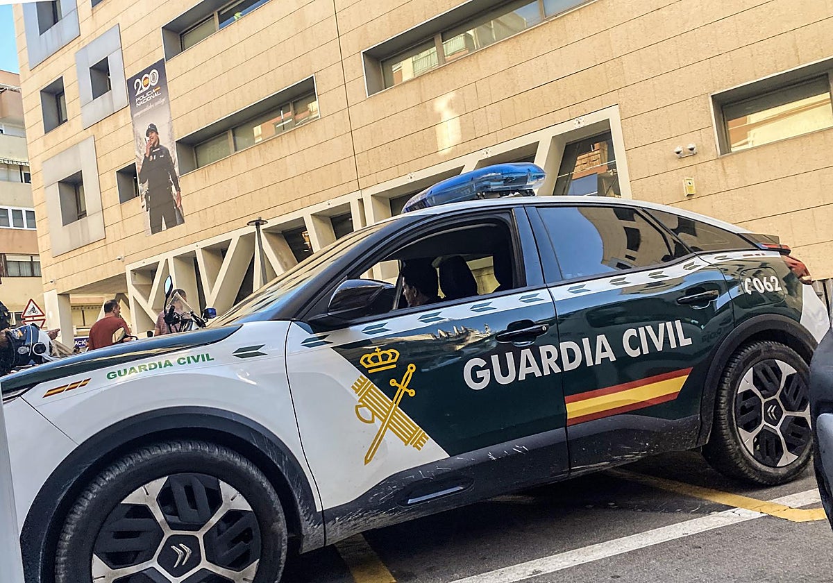 Imagen de archivo de un coche patrulla de la Guardia Civil