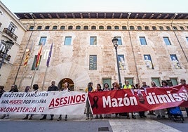 Víctimas de la dana reclaman la dimisión de Mazón ante las Cortes Valencianas