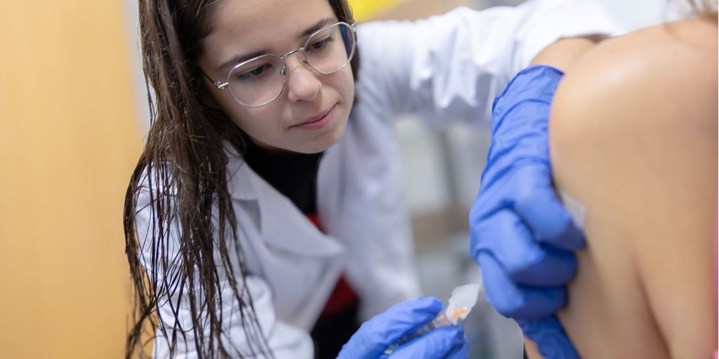 Campaña de vacunación contra la gripe en Andalucía en 2025: fechas, grupos de riesgo y todo lo que tienes que saber
