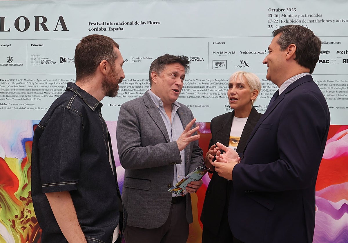 Los organizadores, con el alcalde en la presentación de Flora Córdoba 2025