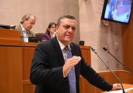 El PSOE aragonés explica por qué no aplaudió el premio a Lambán: «A él le repugnaría el discurso de Azcón»