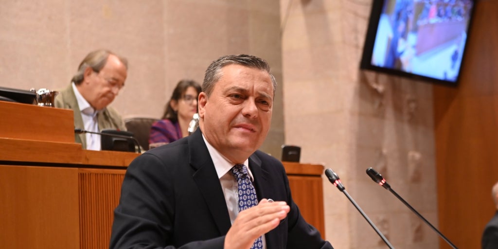 El PSOE aragonés explica por qué no aplaudió el premio a Lambán: «A él le repugnaría el discurso de Azcón»