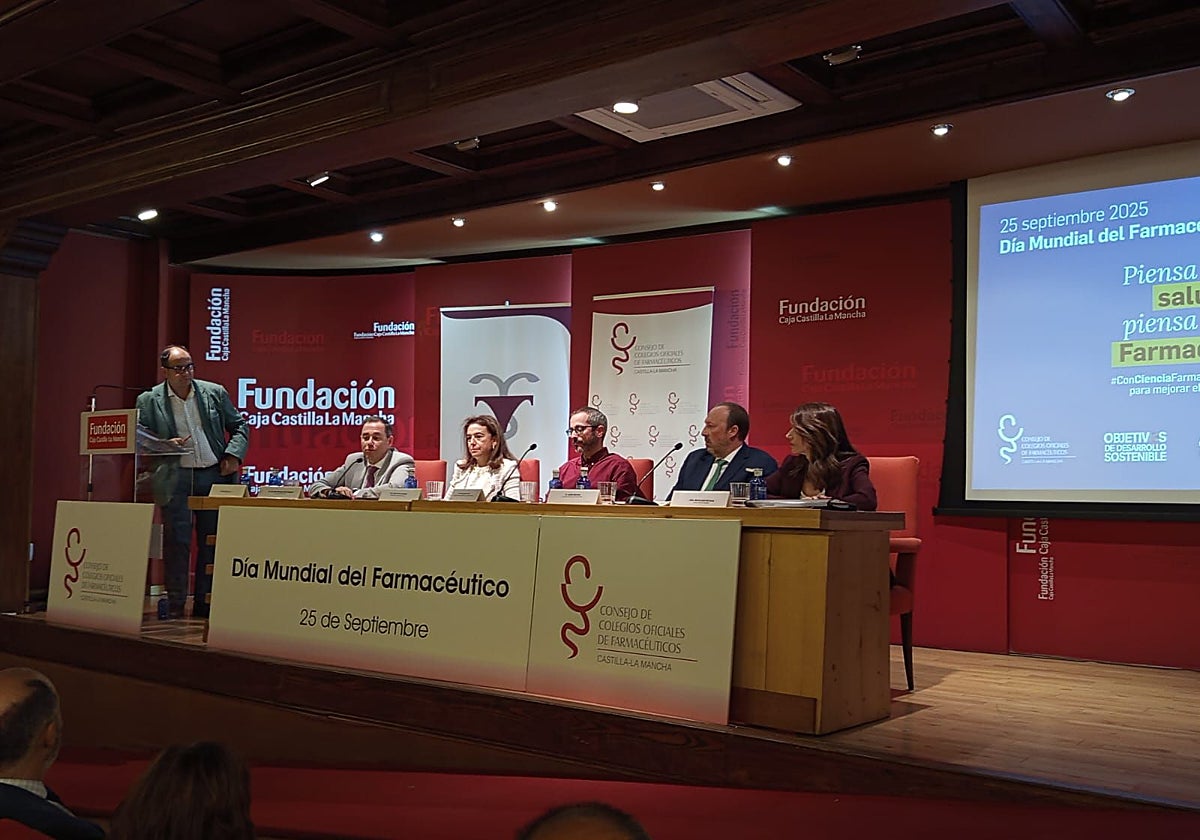 La primera de las mesas redondas ha estado moderada por Fernando Franco, delegado de ABC en Castilla-La Mancha