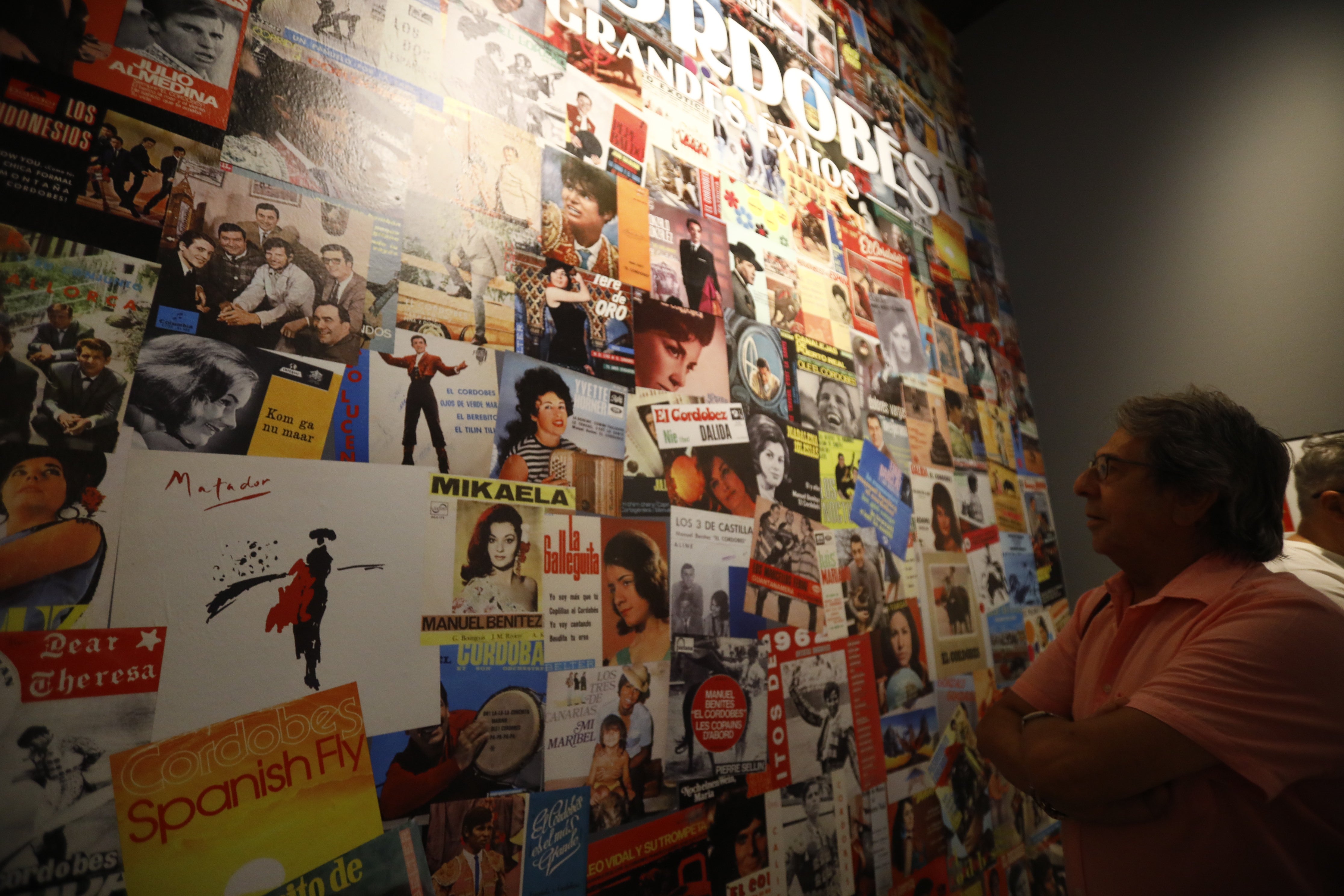 La singular exposición discográfica sobre El Cordobés, en imágenes
