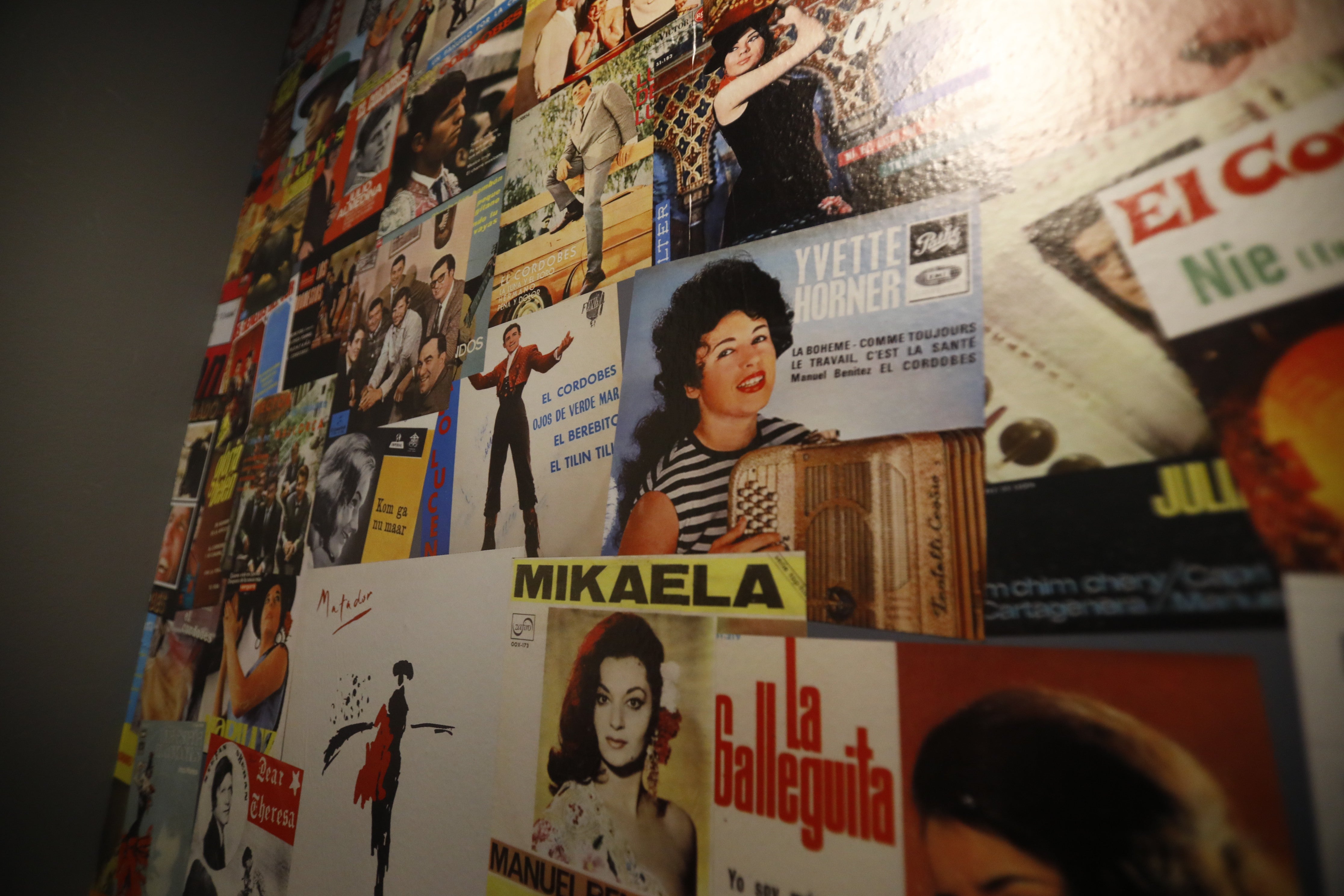 La singular exposición discográfica sobre El Cordobés, en imágenes