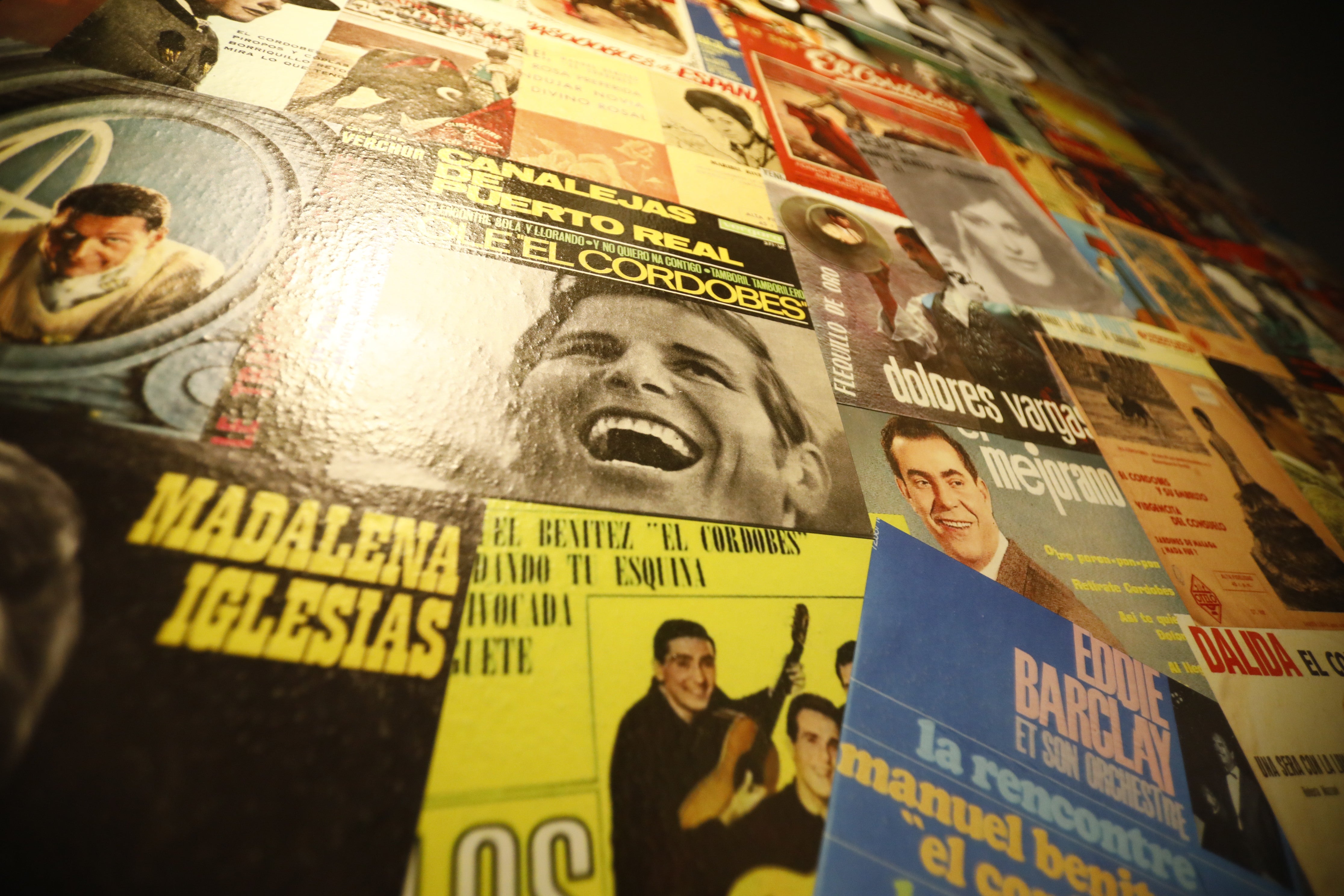 La singular exposición discográfica sobre El Cordobés, en imágenes