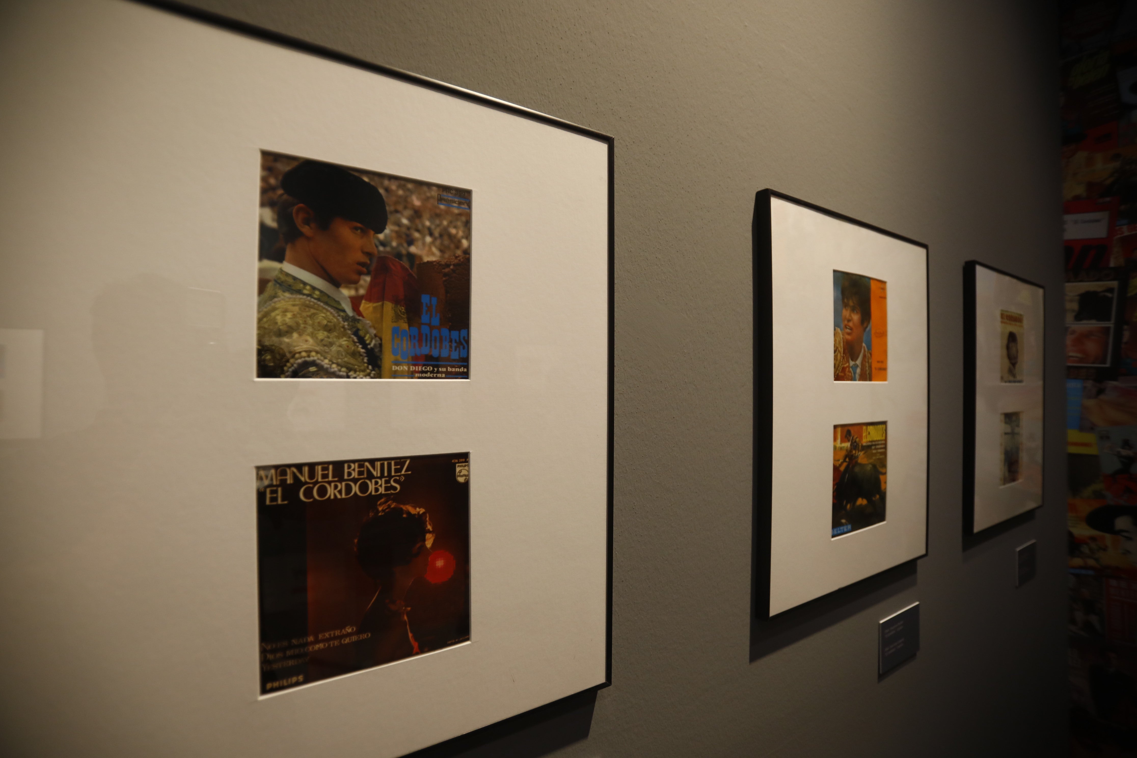 La singular exposición discográfica sobre El Cordobés, en imágenes