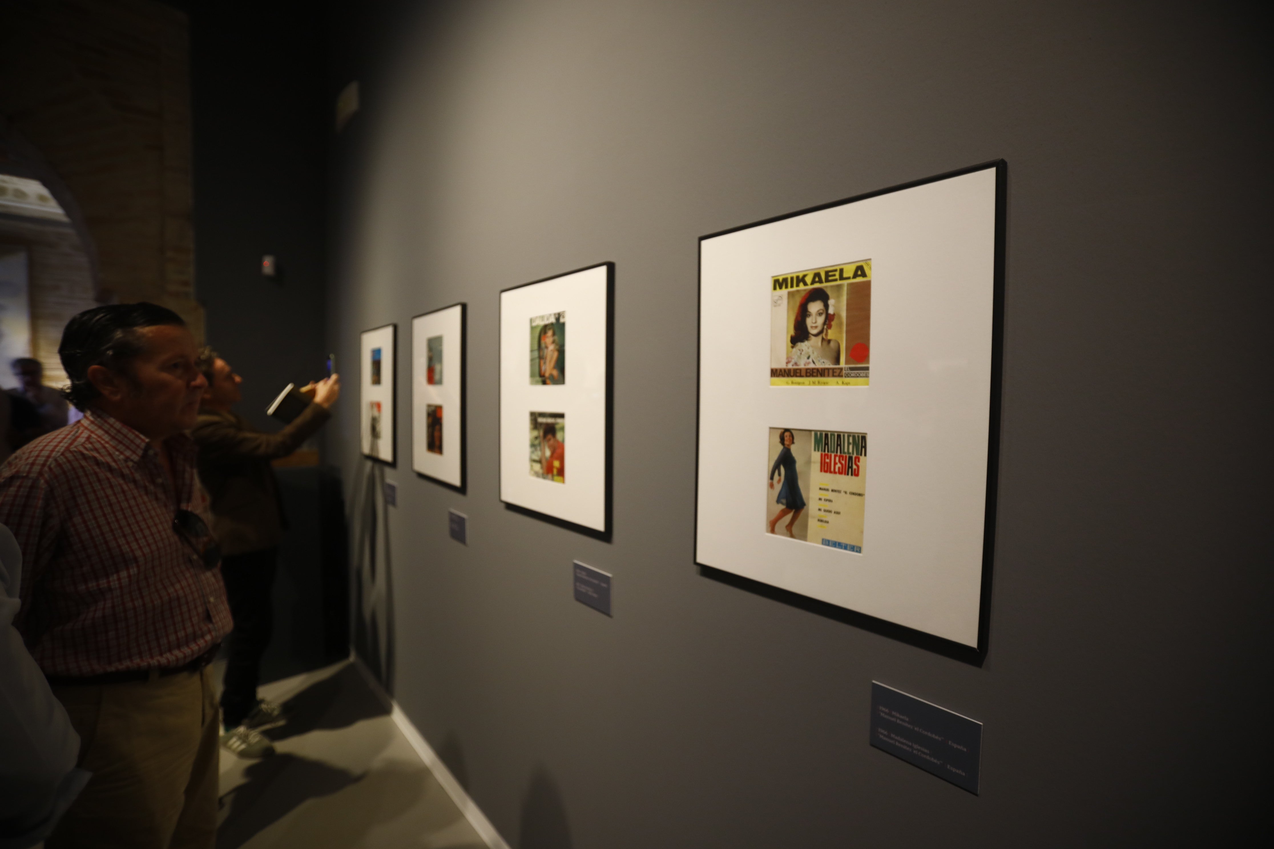 La singular exposición discográfica sobre El Cordobés, en imágenes
