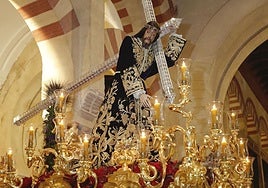 La historia de las túnicas bordadas de Jesús Nazareno: una de ellas la lucirá en la Magna de Lucena 2025