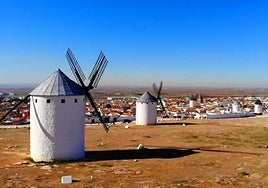 El Tren de los Molinos con dirección a Campo de Criptana vuelve a partir este sábado de Madrid