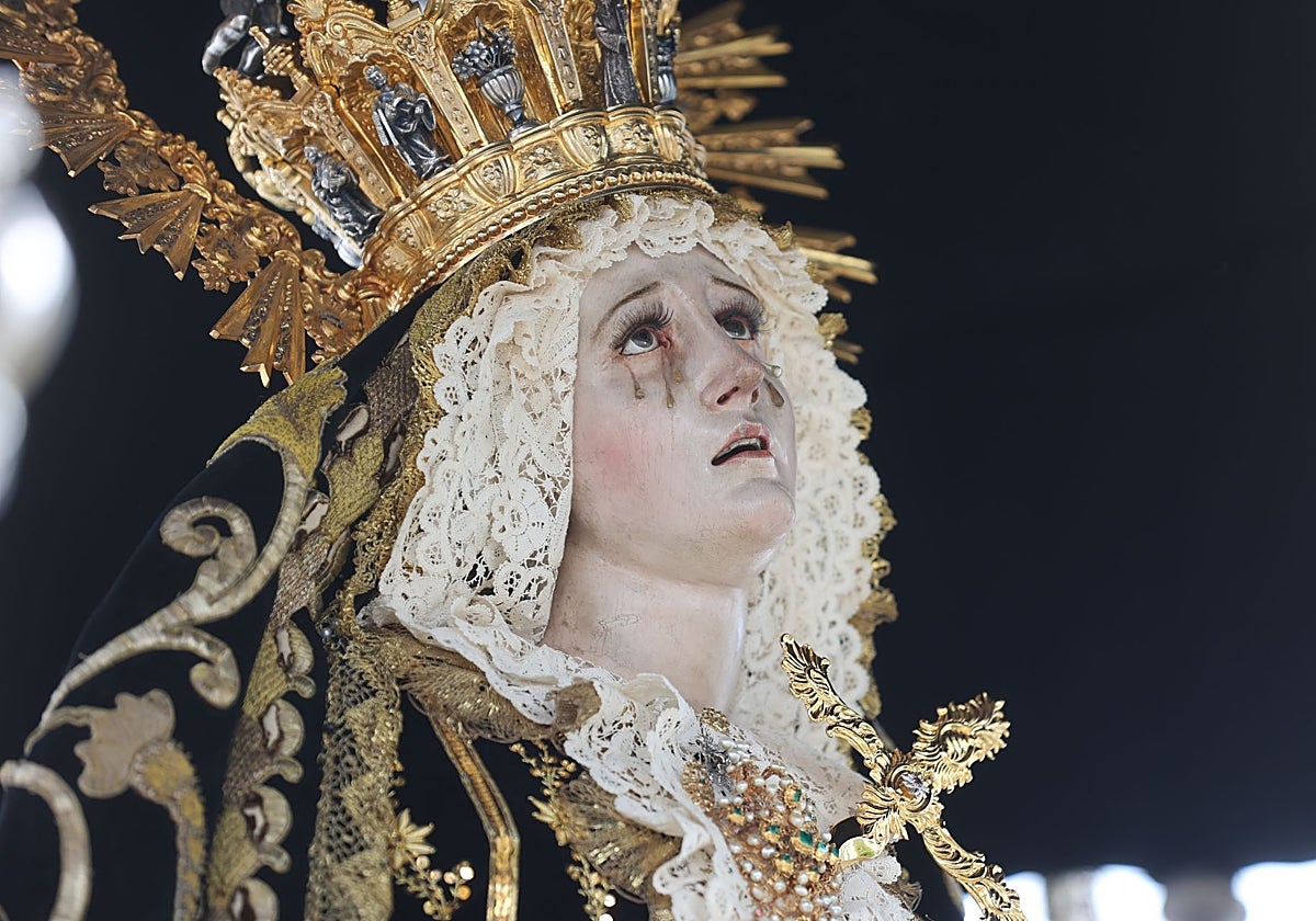 María Santísima Nazarena, durante la estación de penitencia del Jueves Santo