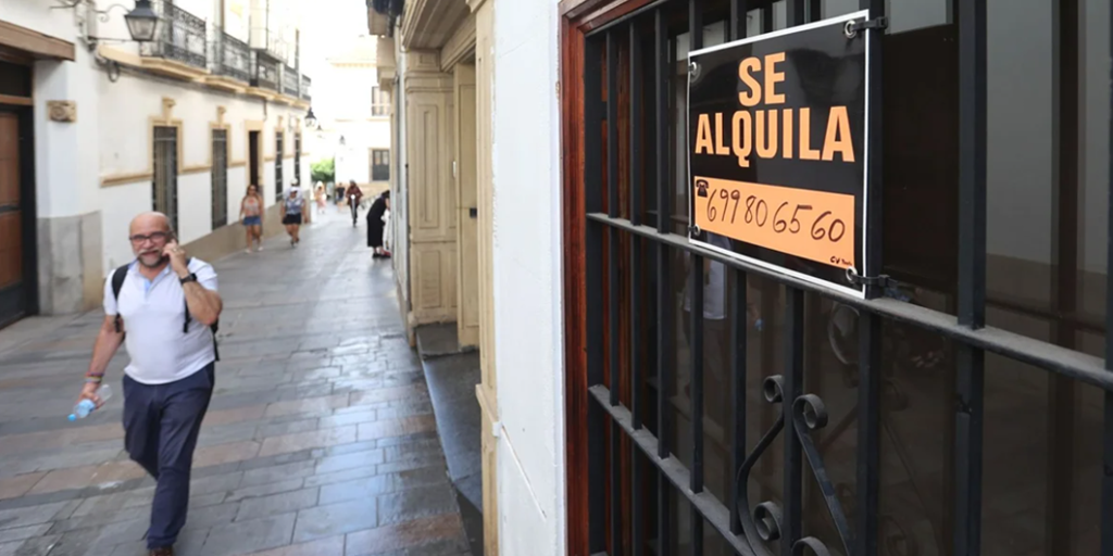 Cómo conseguir la deducción de hasta 1.200 euros para los menores de 35 años que vivan de alquiler en Andalucía