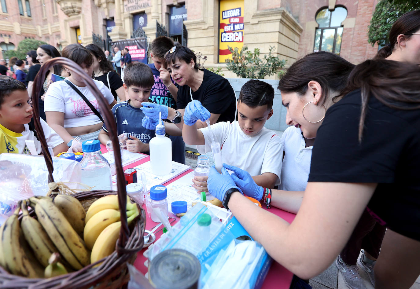 La &#039;Feria de los Ingenios&#039; de la Noche Europea de los Investigadores, en imágenes