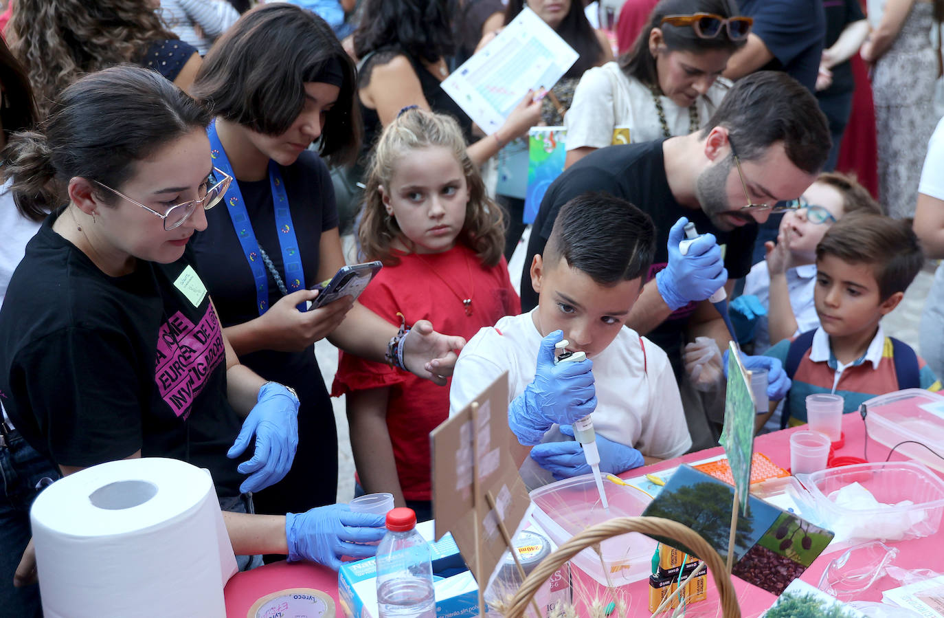 La &#039;Feria de los Ingenios&#039; de la Noche Europea de los Investigadores, en imágenes