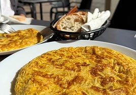 La taberna de Lugo que ha enamorado al chef José Andrés por la tortilla de patata que sirven: «Las hacen excelentes»